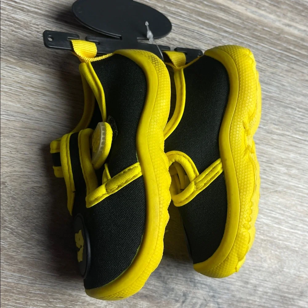 Kids Black and Yellow Dinosaur Water Shoes Size 5